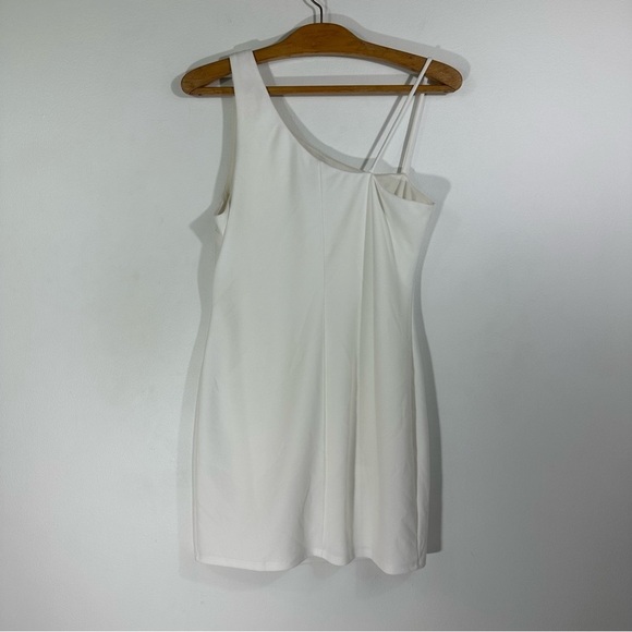 3 for $20 ⭐️ Lulu’s Late Night Love White One-Shoulder Bodycon Dress - Picture 9 of 13